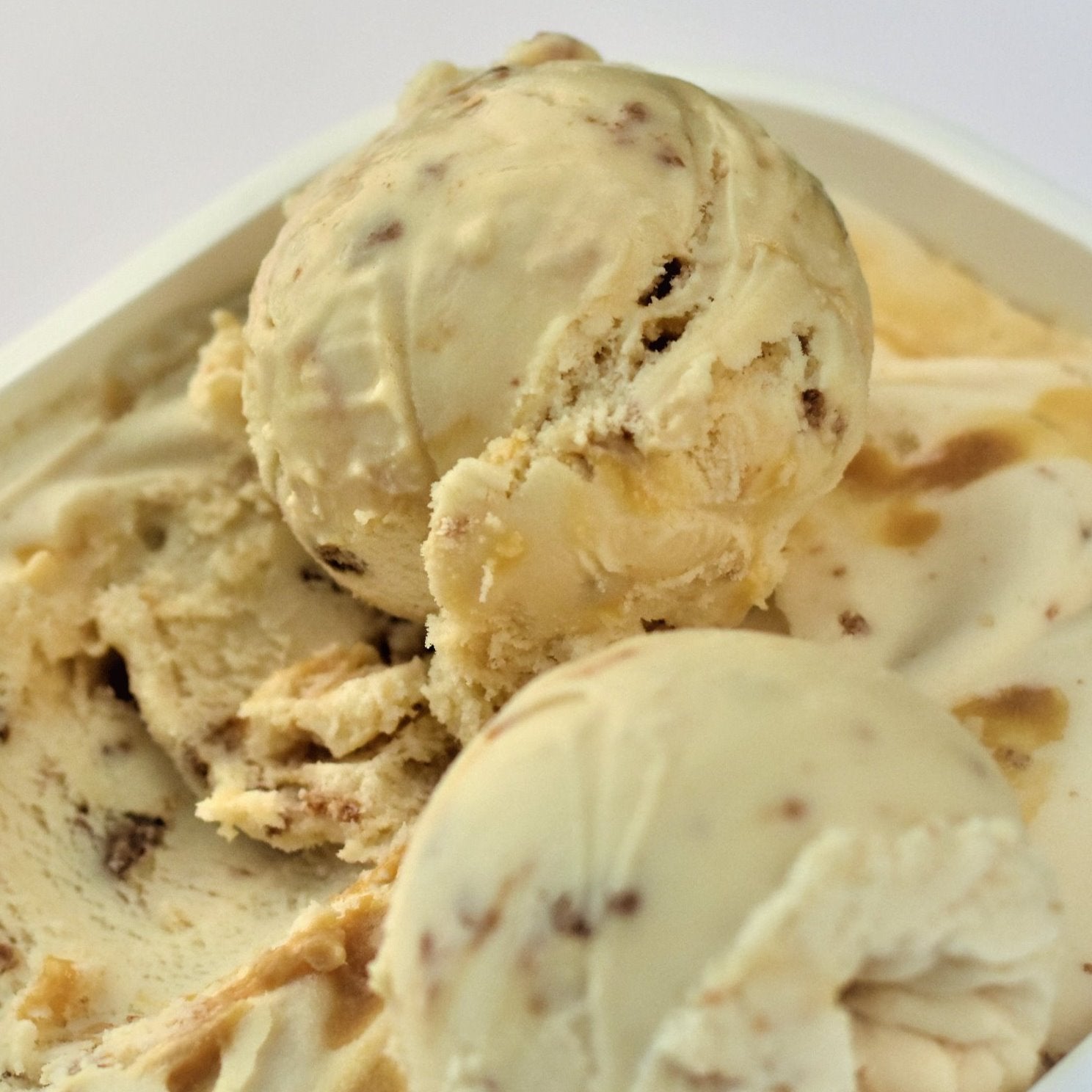 Toffee almond crunch ice cream, ايسكريم توفي لوز كرانش 